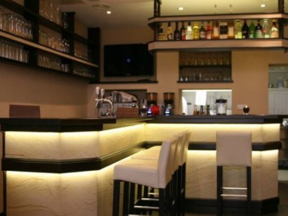 照片: Amici caff&amp;egrave; e pi&amp;ugrave;